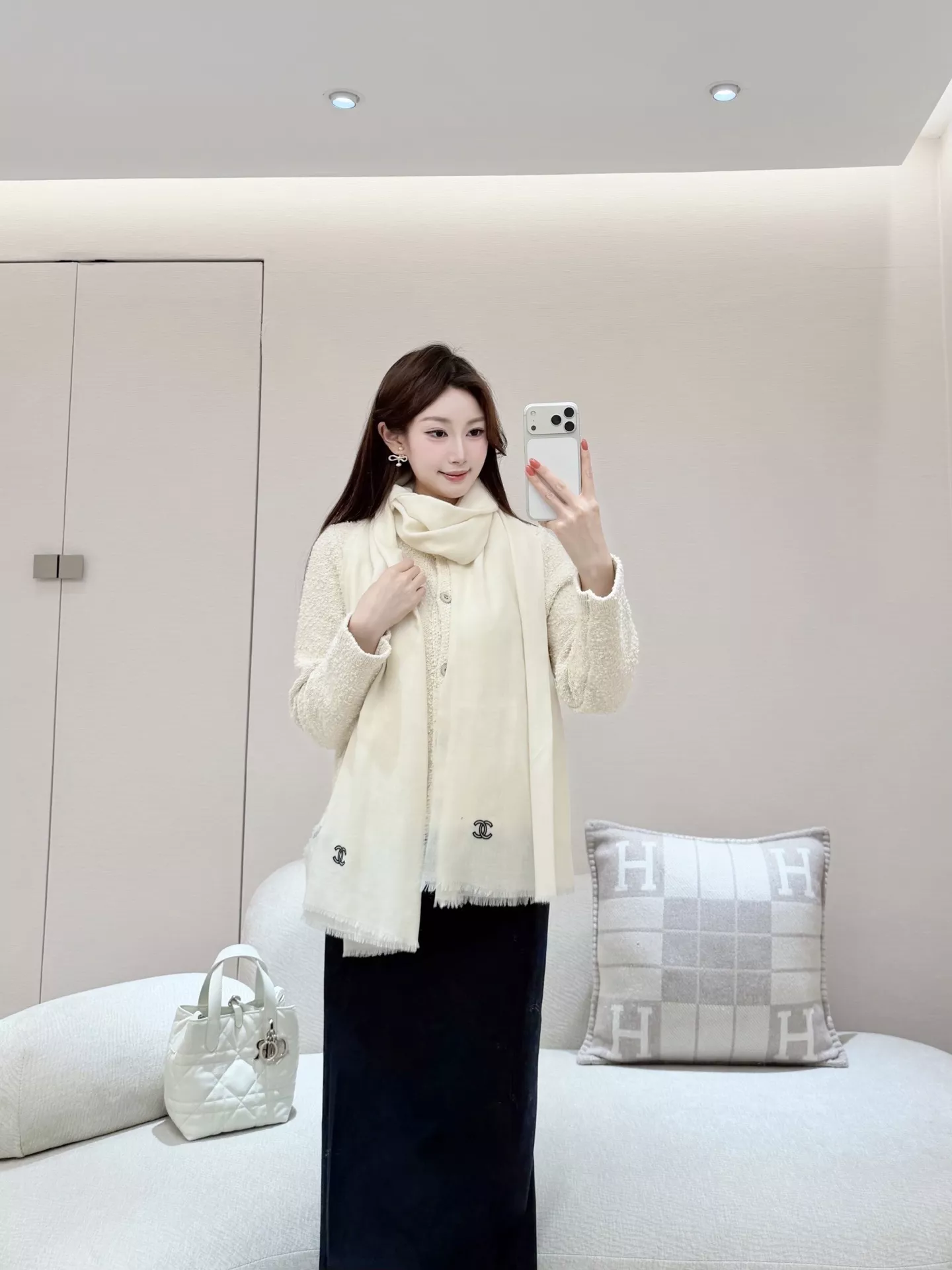 샤넬 자수 로고 숄 스타일 스카프 상세 이미지 10