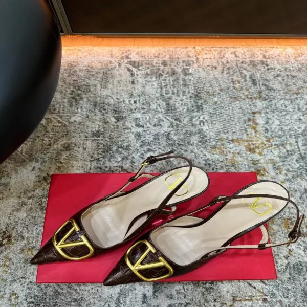 발렌티노 브이 로고 포인트 슬링백 힐