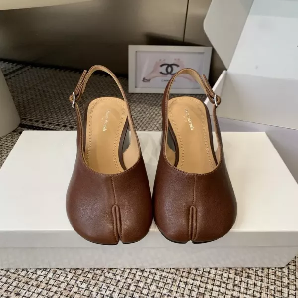 메종마르지엘라 타비 웨지 스트랩 샌들