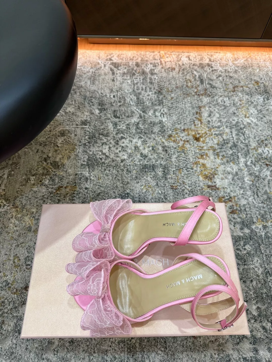 마흐앤마흐 레이스 장식 스트랩 샌들 상세 이미지 2