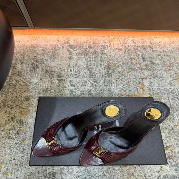 입생로랑 우아한 포인트 힐 뮬