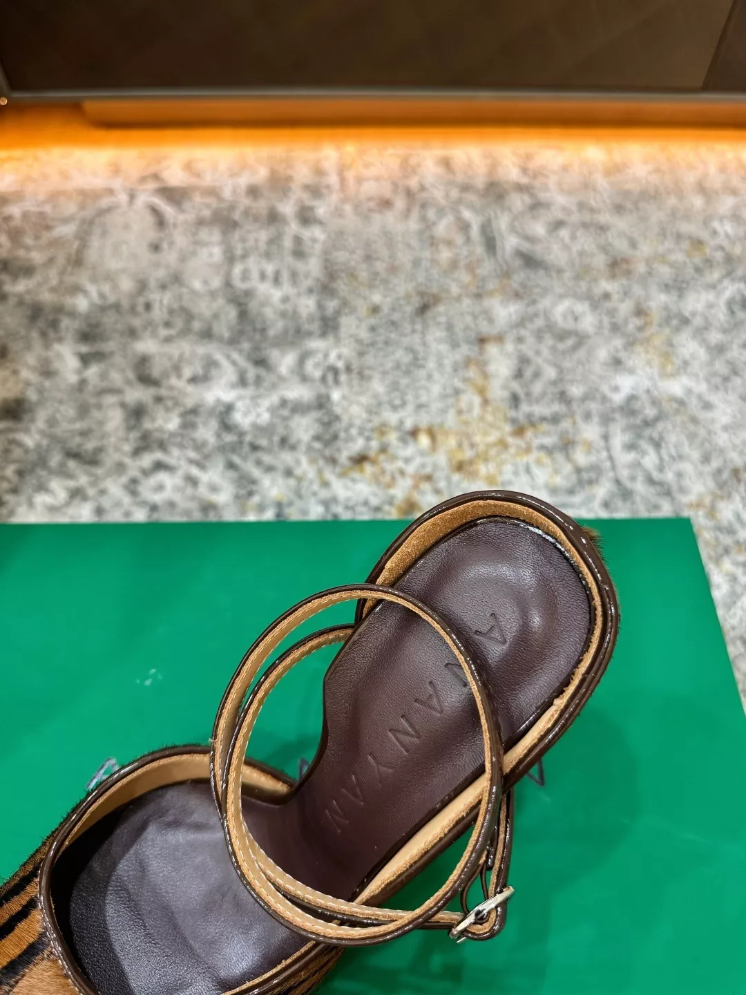 아나니안 슬림 실루엣 스트랩 하이힐 상세 이미지 8