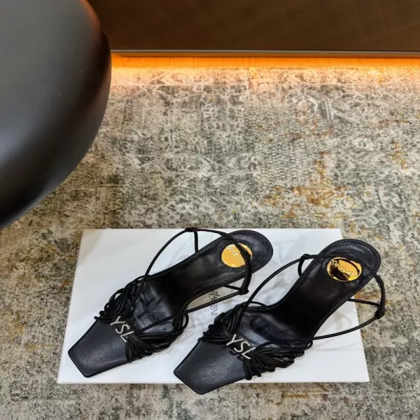 지미추 우아한 무드의 스트랩 샌들