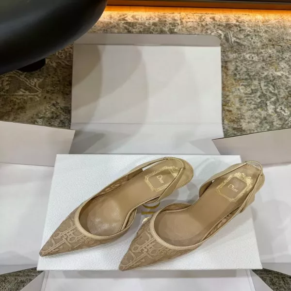 디올 자수 포인트 슬링백 하이힐