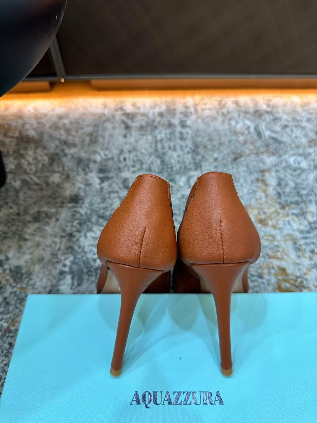 아쿠아주라 컷아웃 디테일 하이힐 슈즈 상세 이미지 9
