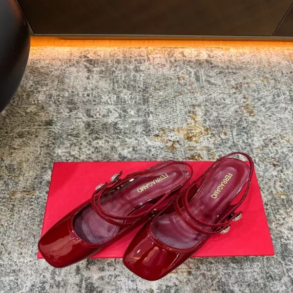 페라가모 에나멜 슬링백 힐