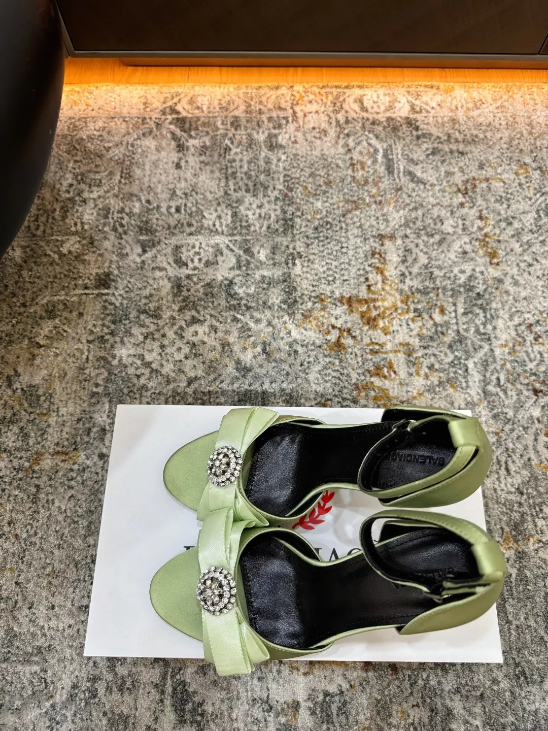 발렌시아가 실크 포인트 오픈형 샌들 상세 이미지 2
