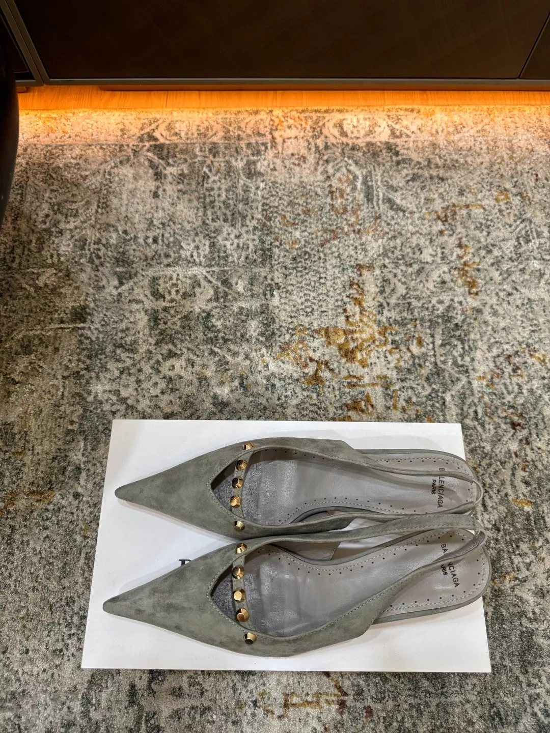 발렌시아가 스웨이드 포인트 힐 뮬 상세 이미지 2