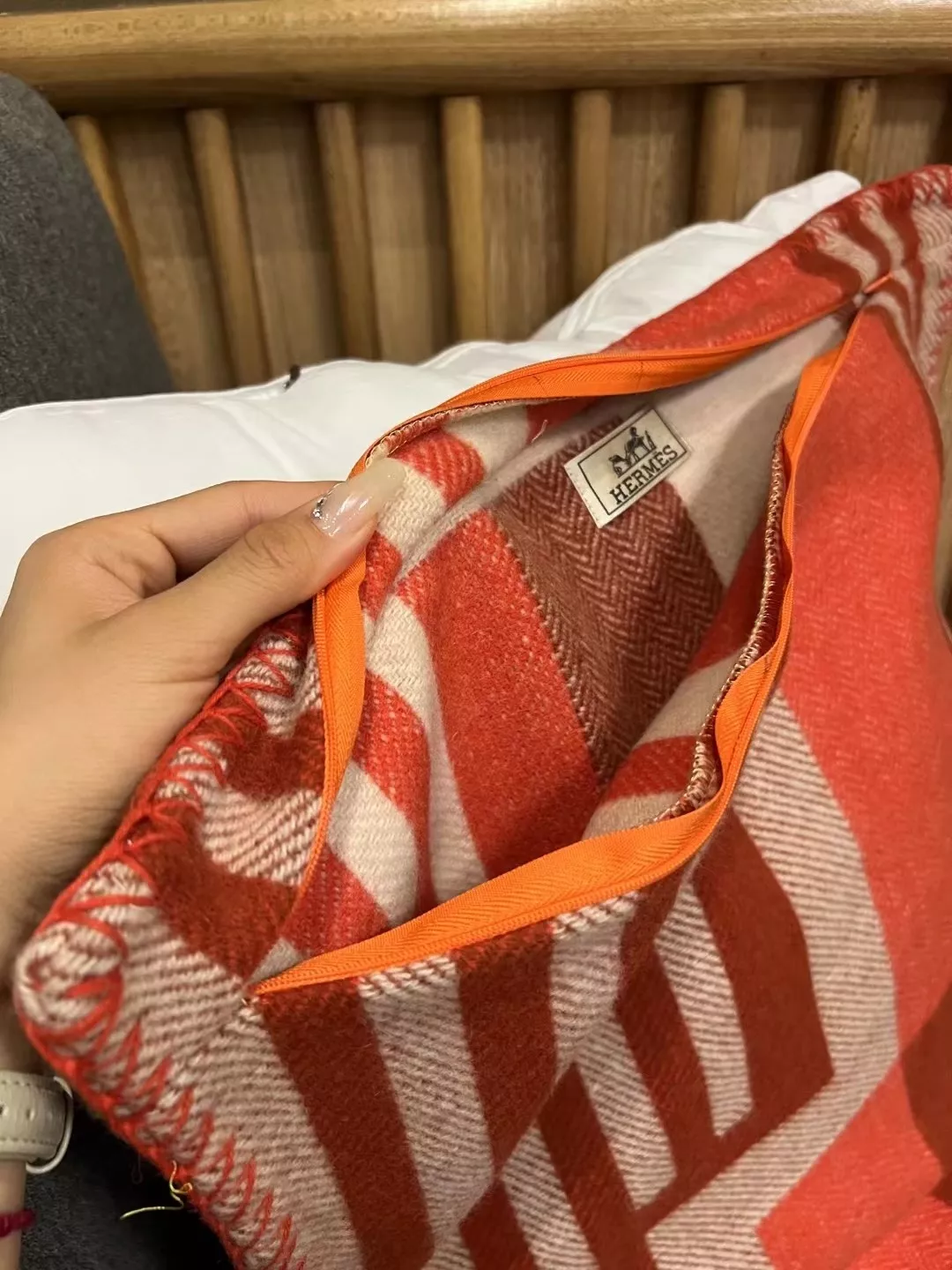 에르메스 이타크 시리즈 자카드 쿠션 상세 이미지 16