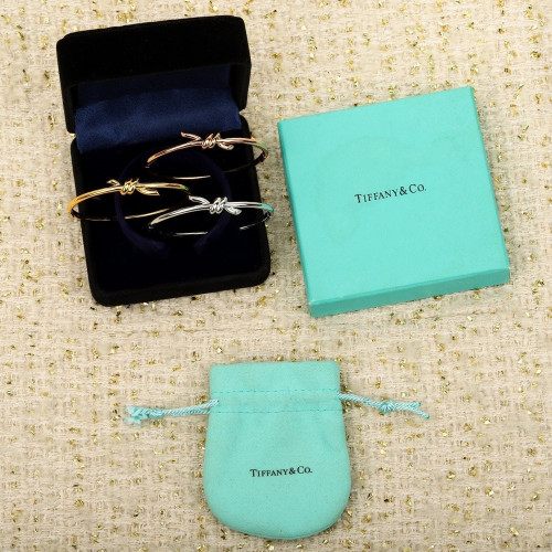 티파니앤코 노트 모티브 트위스트 뱅글