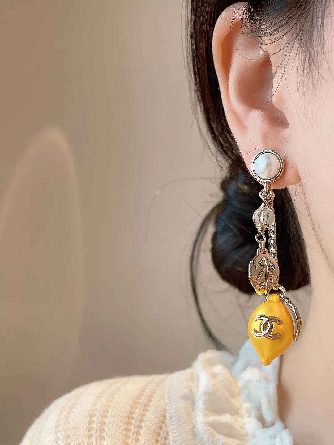 샤넬 레몬 참과 진주 포인트 이어 장식 상세 이미지 8