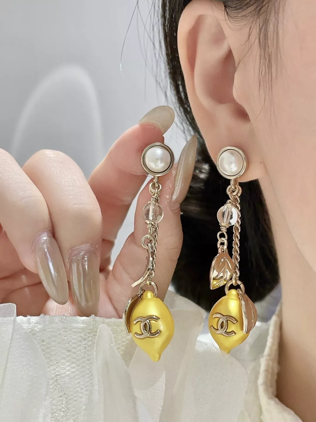 샤넬 레몬 참과 진주 포인트 이어 장식 상세 이미지 7