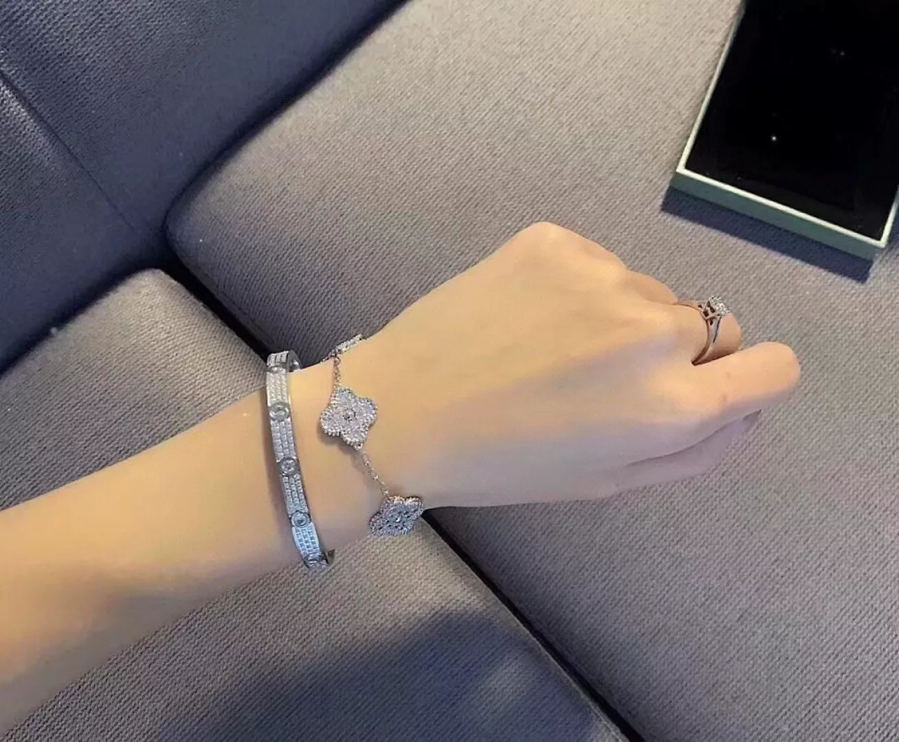 반클리프아펠 클로버 모티브 다섯 꽃 장식 체인 주얼리 상세 이미지 14