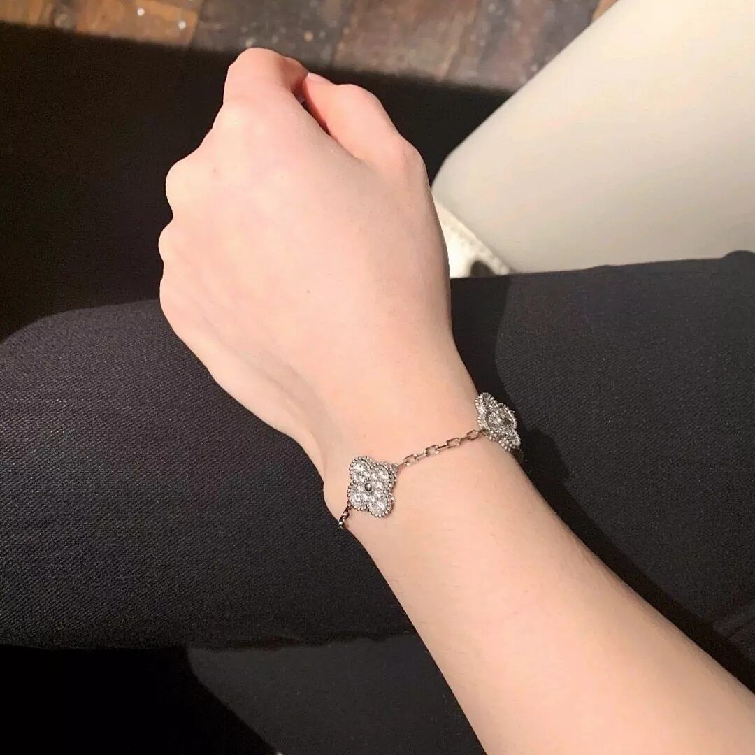반클리프아펠 클로버 모티브 다섯 꽃 장식 체인 주얼리 상세 이미지 15