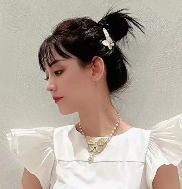 디올 나비 모티브 헤어 장식 상세 이미지 17