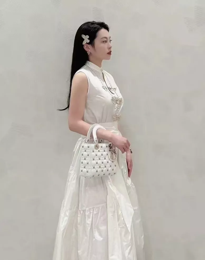 디올 나비 모티브 헤어 장식 상세 이미지 12