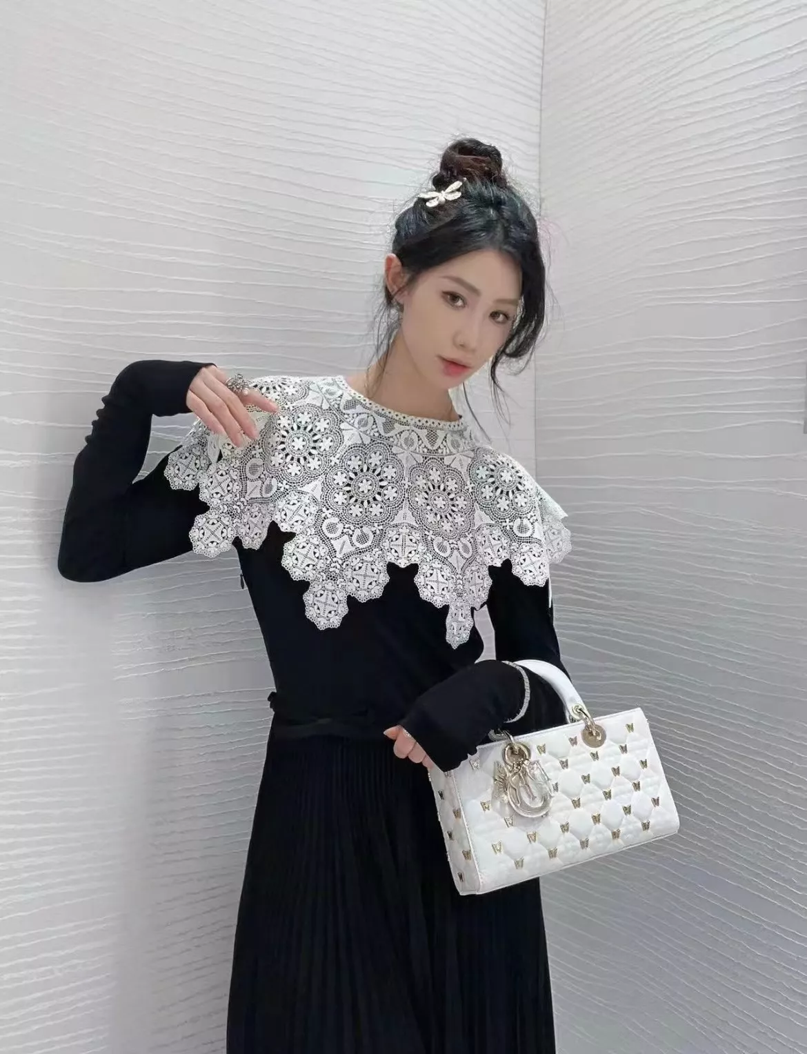 디올 나비 모티브 헤어 장식 상세 이미지 11