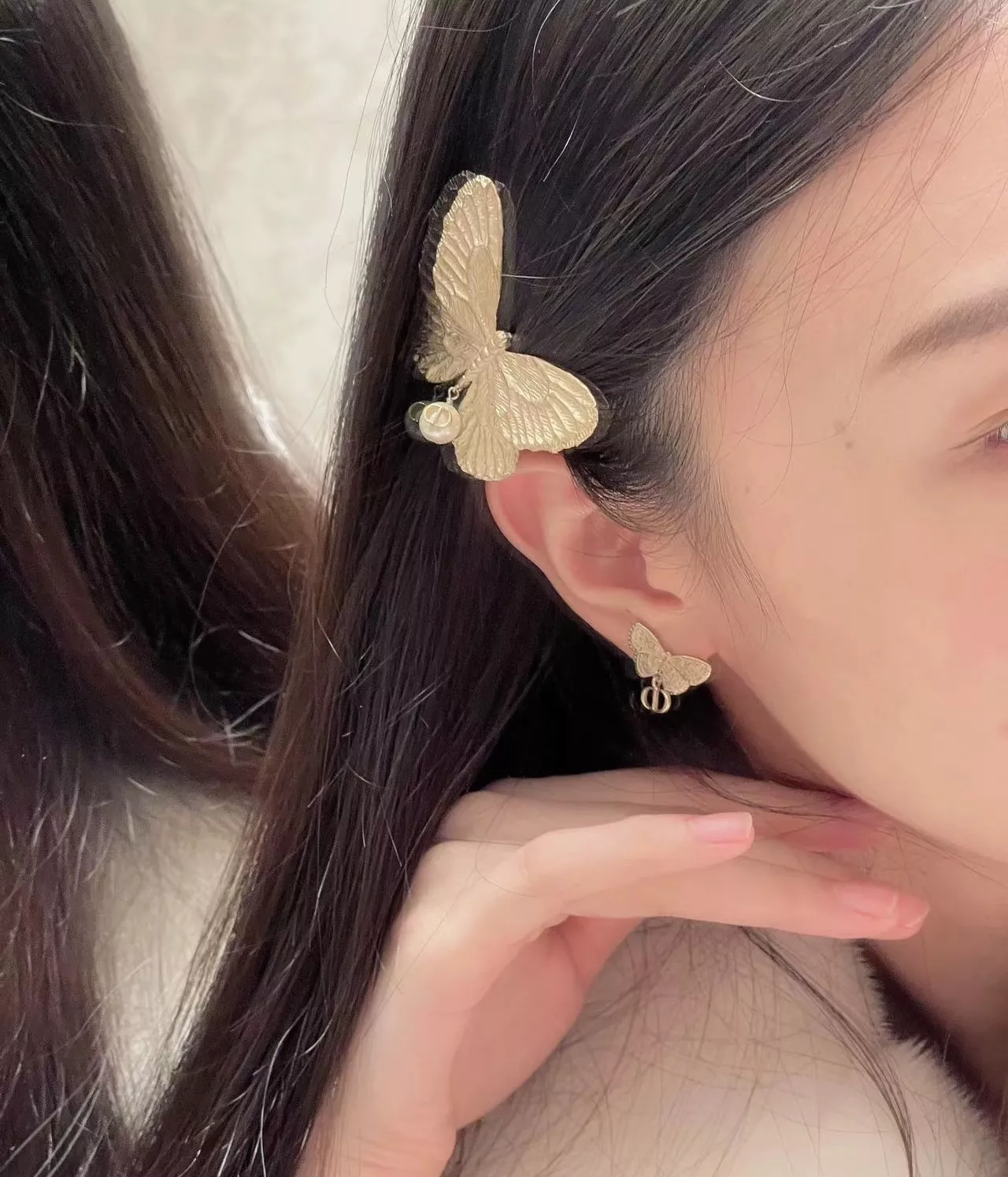 디올 나비 모티브 헤어 장식 상세 이미지 7