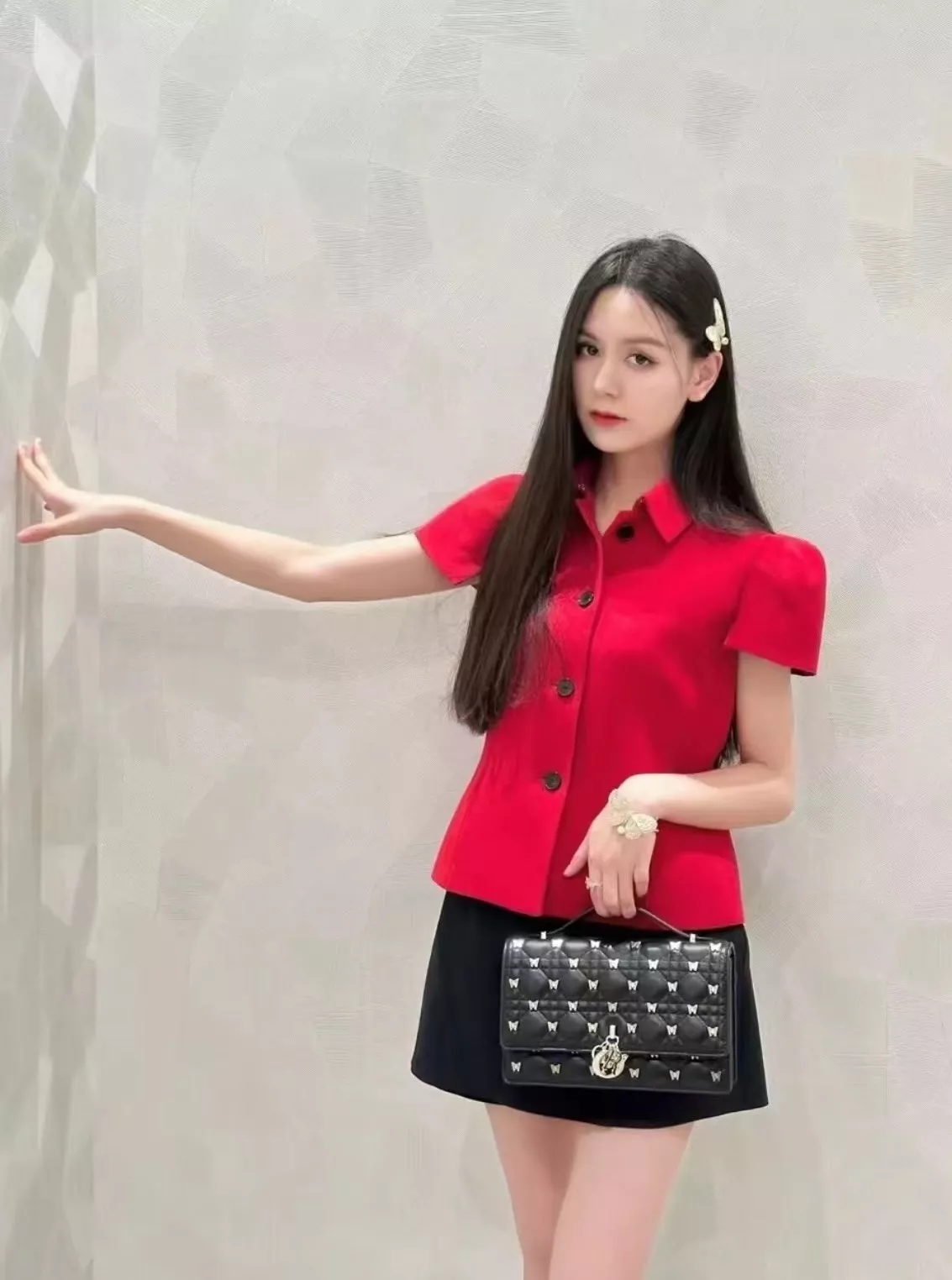 디올 나비 모티브 헤어 장식 상세 이미지 15