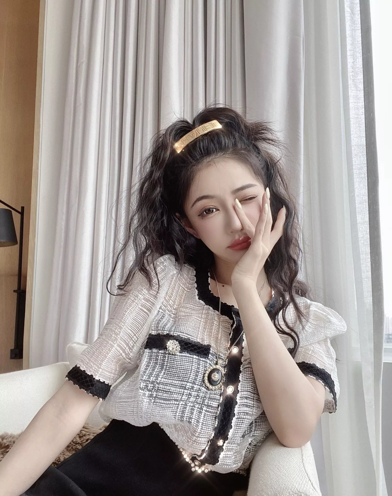 샤넬 빈티지 무드 메탈 헤어 장식 상세 이미지 13