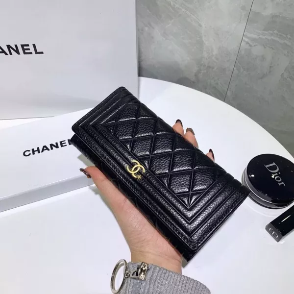 샤넬 클래식 퀼팅 투폴드 월렛