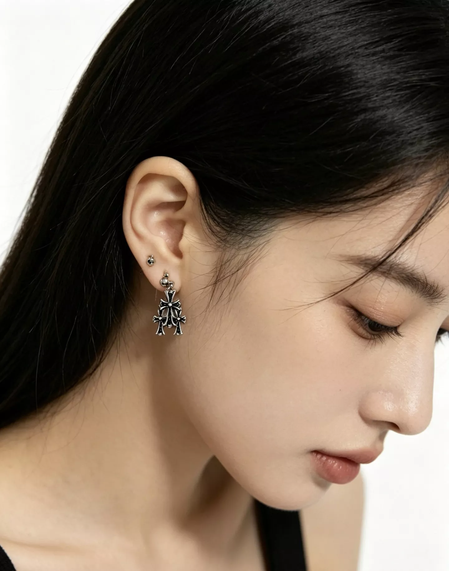크롬하츠 십자가 모티브 드롭 이어 액세서리 상세 이미지 9