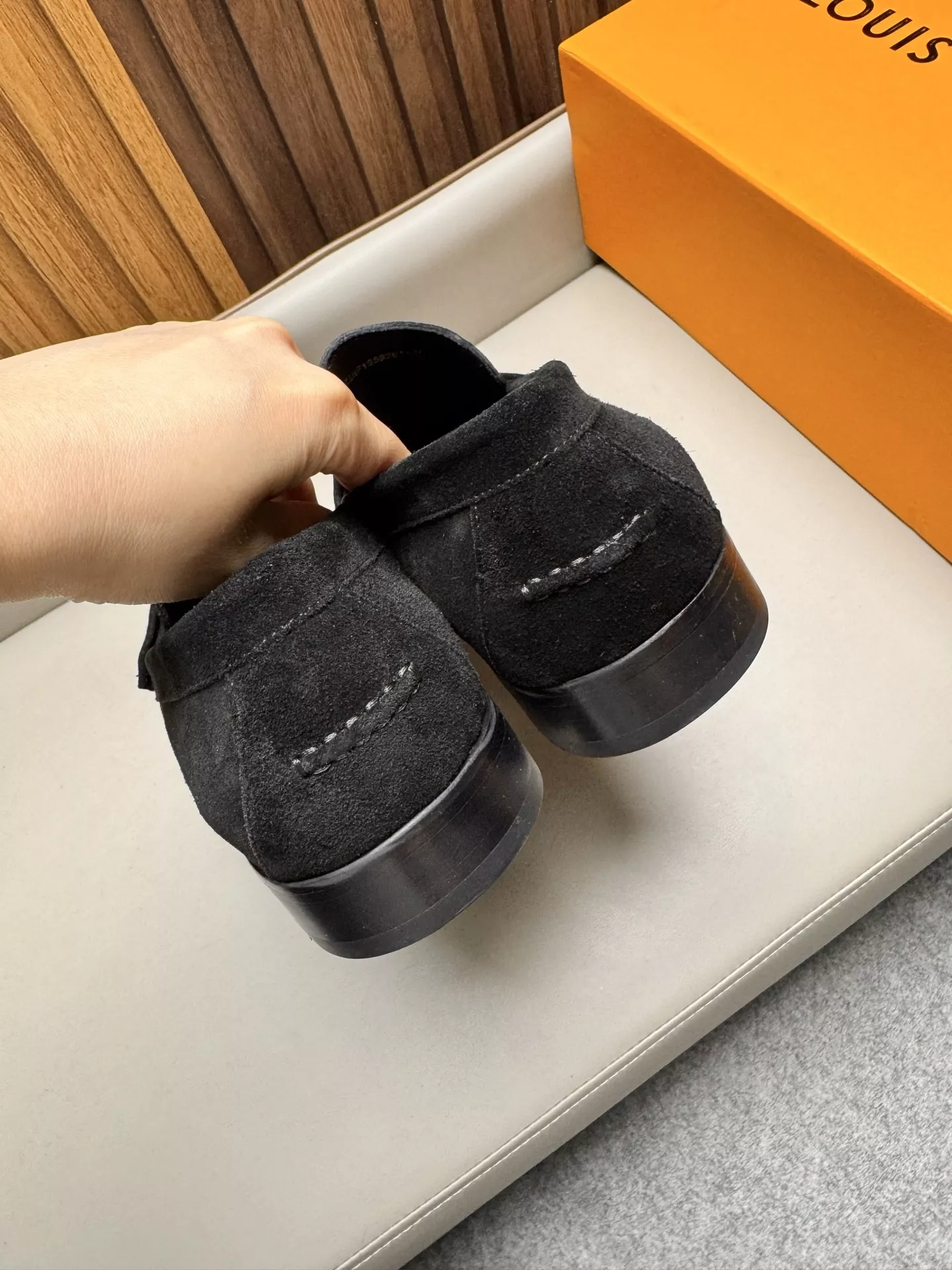 루이비통 비즈니스 스웨이드 가죽 로퍼 상세 이미지 5