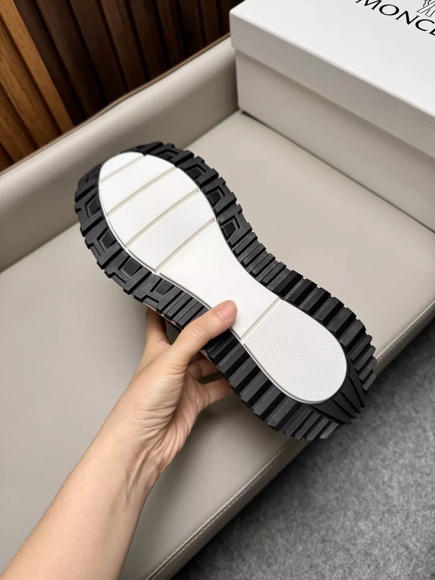 몽클레어 루나로브 가죽 캐주얼 슈즈 상세 이미지 9