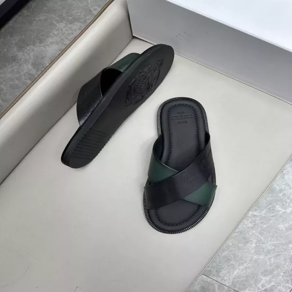 벨루티 수공 착색 포인트 가죽 슬라이드