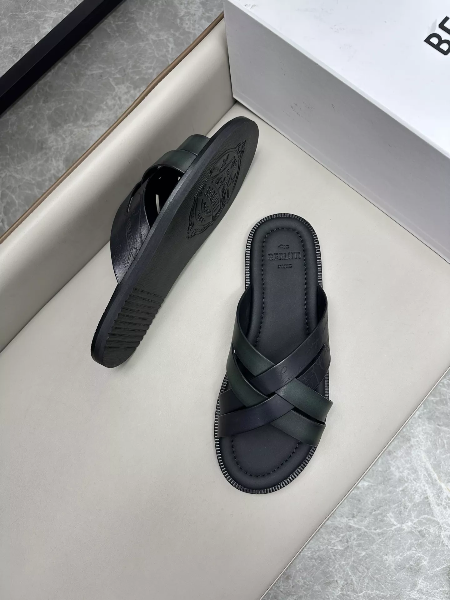 벨루티 수제 가죽 썸머 오픈 슬리퍼 상세 이미지 3