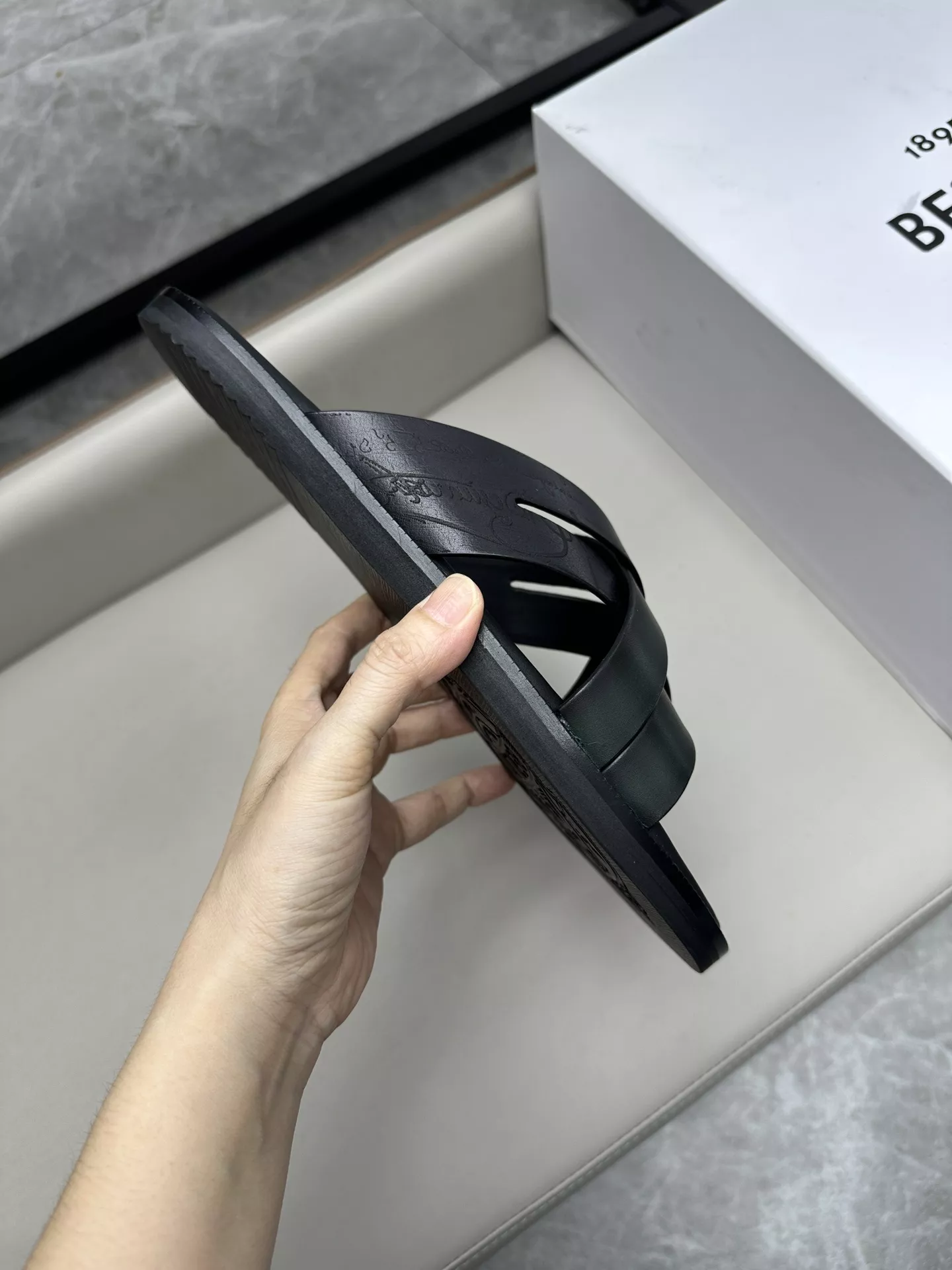 벨루티 수제 가죽 썸머 오픈 슬리퍼 상세 이미지 6