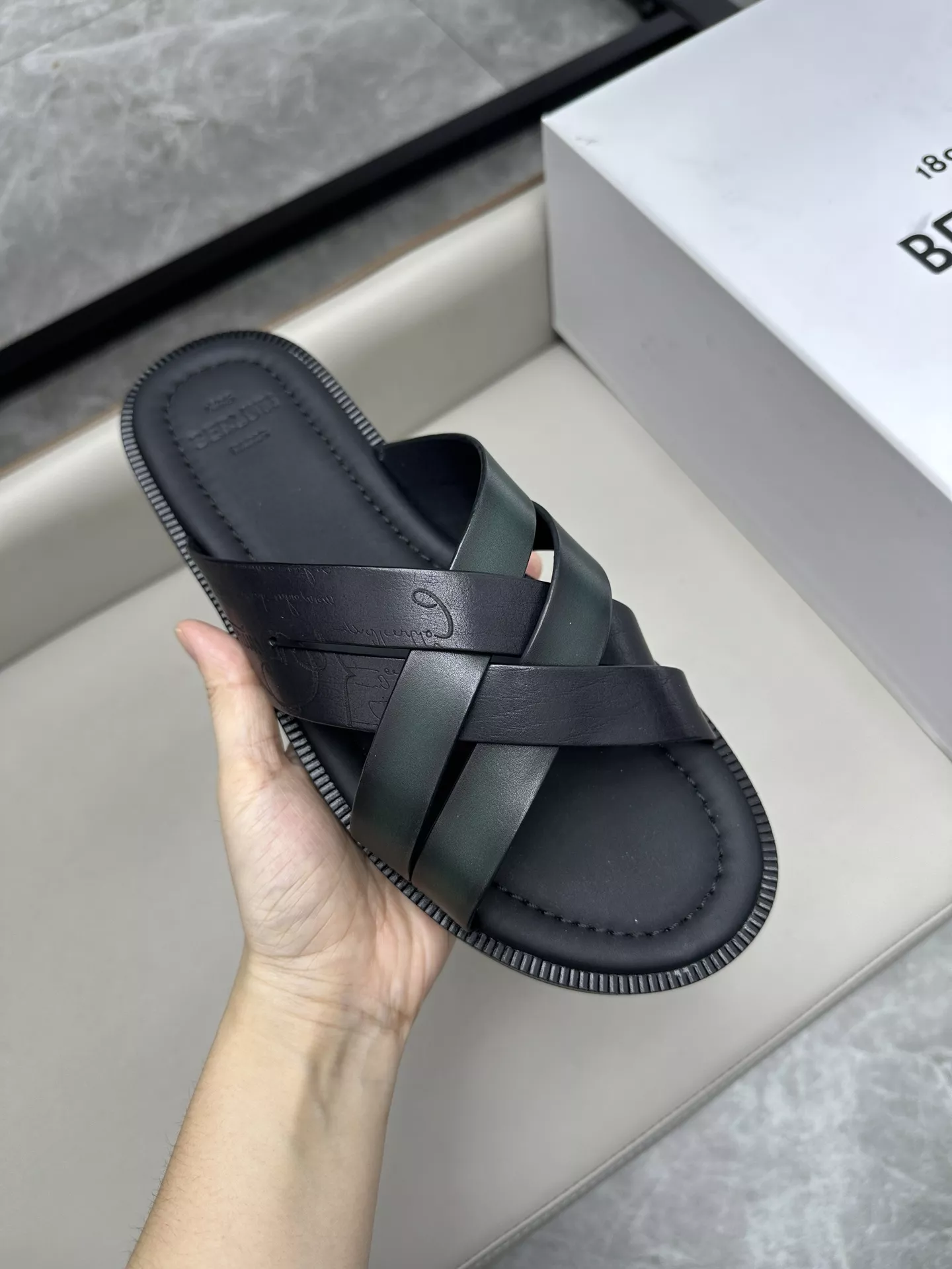 벨루티 수제 가죽 썸머 오픈 슬리퍼 상세 이미지 7