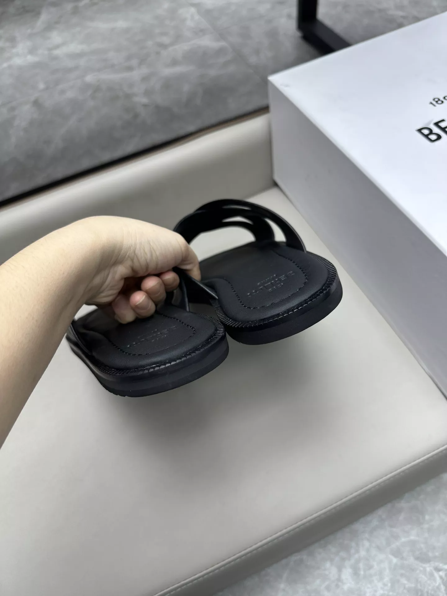 벨루티 수제 가죽 썸머 오픈 슬리퍼 상세 이미지 5