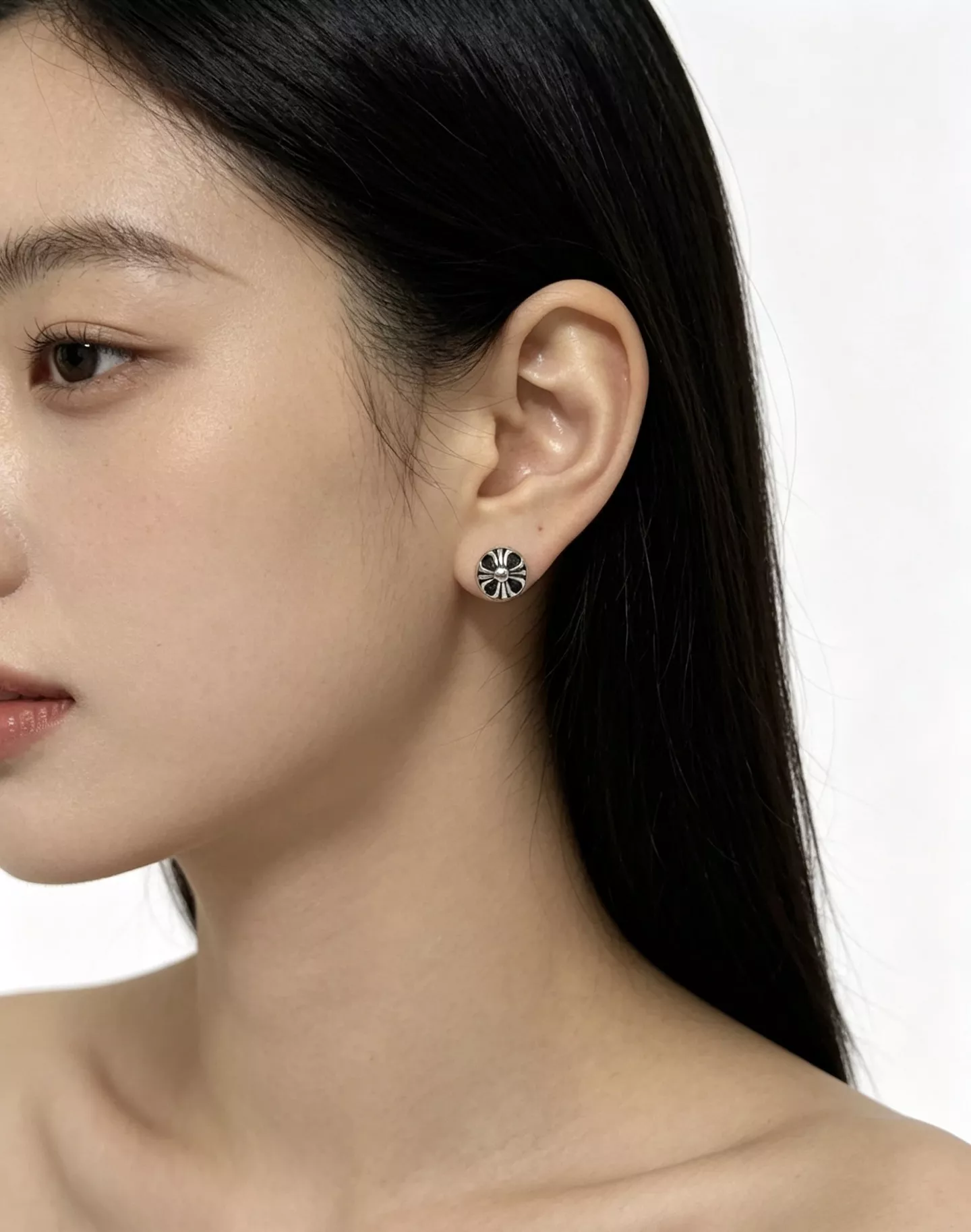 크롬하츠 입체 크로스 모티프 이어링 상세 이미지 8