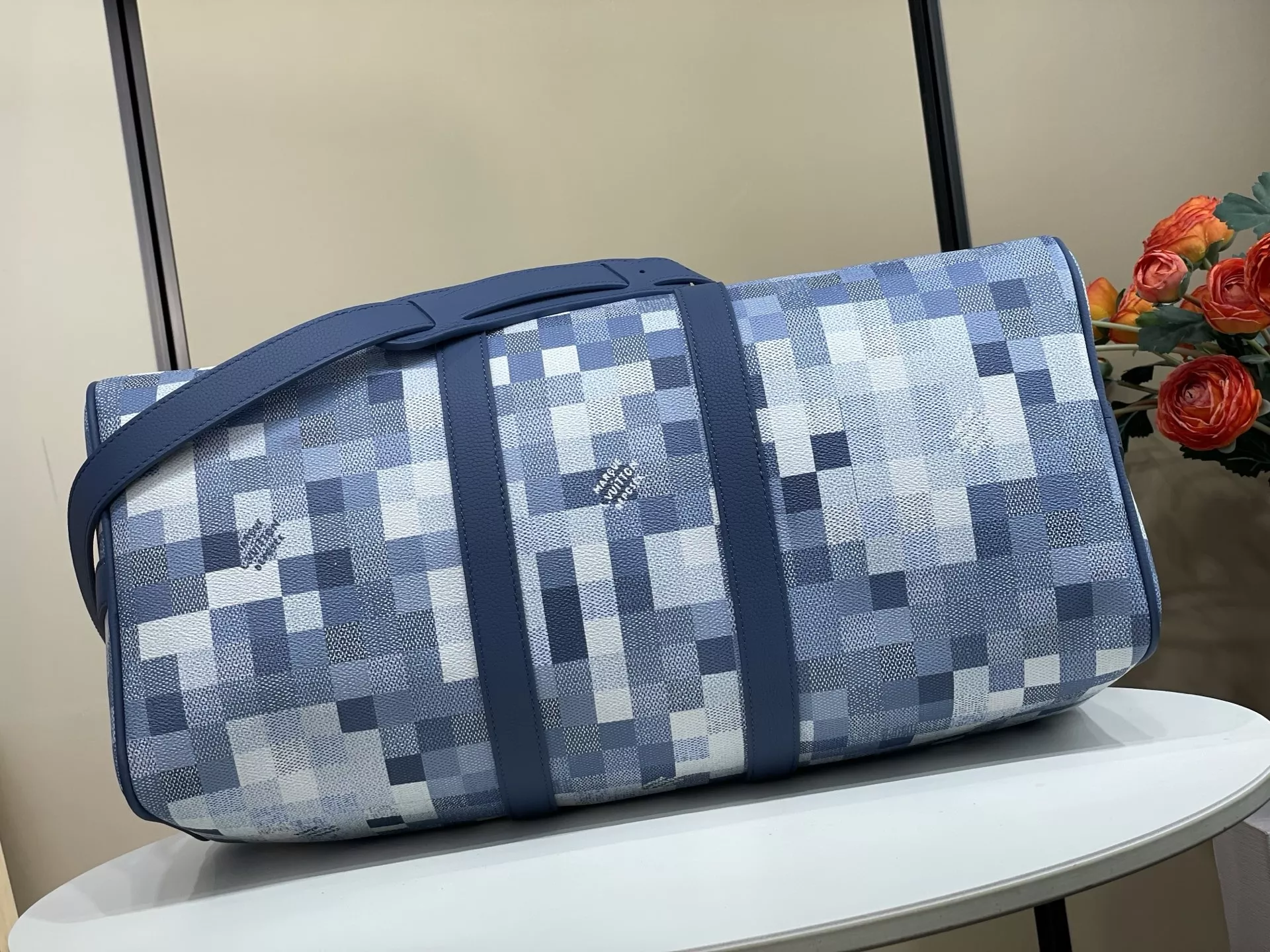 루이비통 픽셀 카무플라주 패턴 여행가방 상세 이미지 4