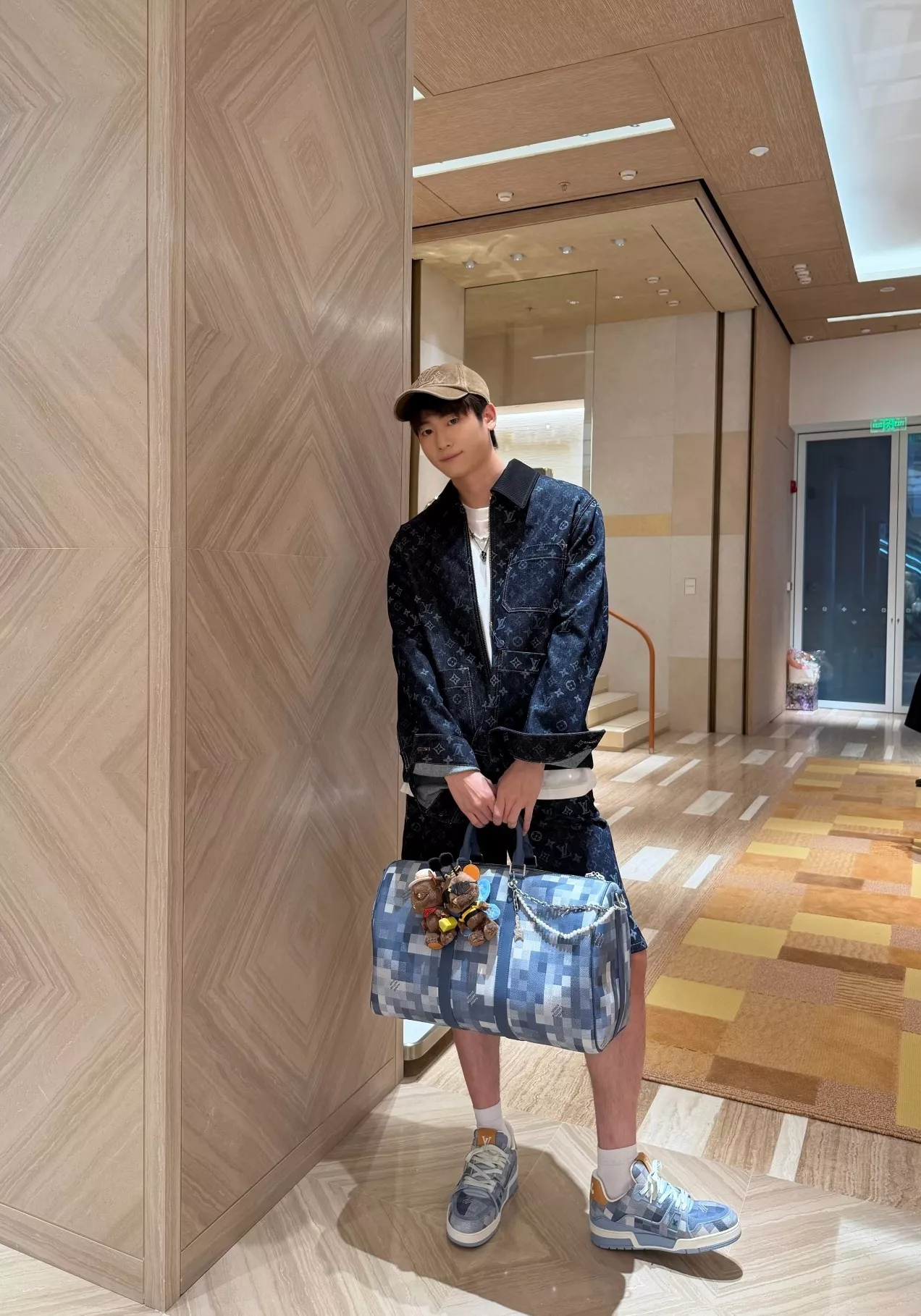 루이비통 픽셀 카무플라주 패턴 여행가방 상세 이미지 22