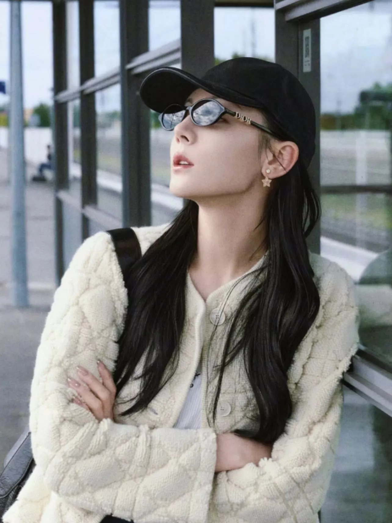 디올 타원형 캣아이 무드 선글라스 상세 이미지 14