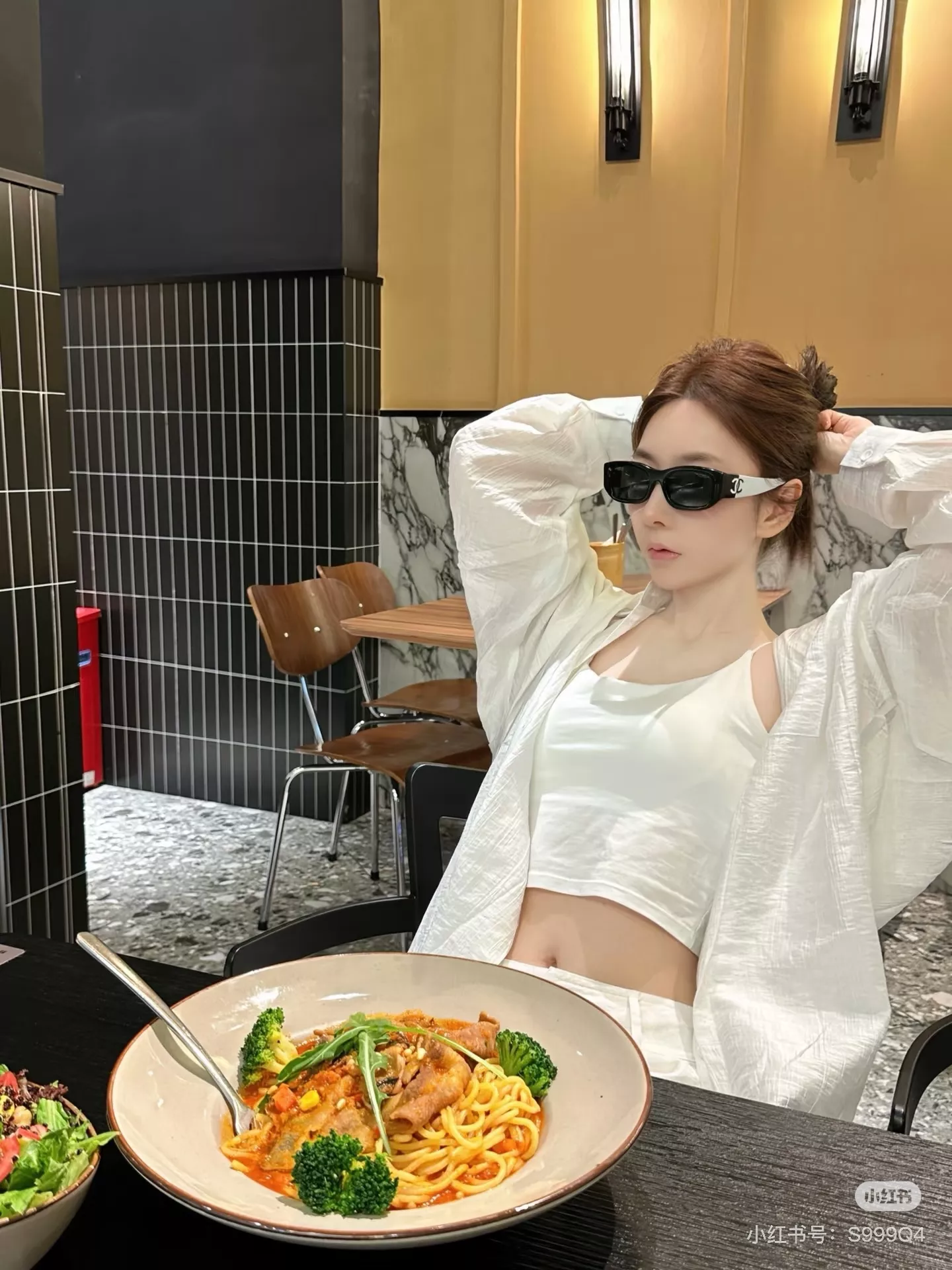 샤넬 블랙 화이트 배색 캣아이 선글라스 상세 이미지 38