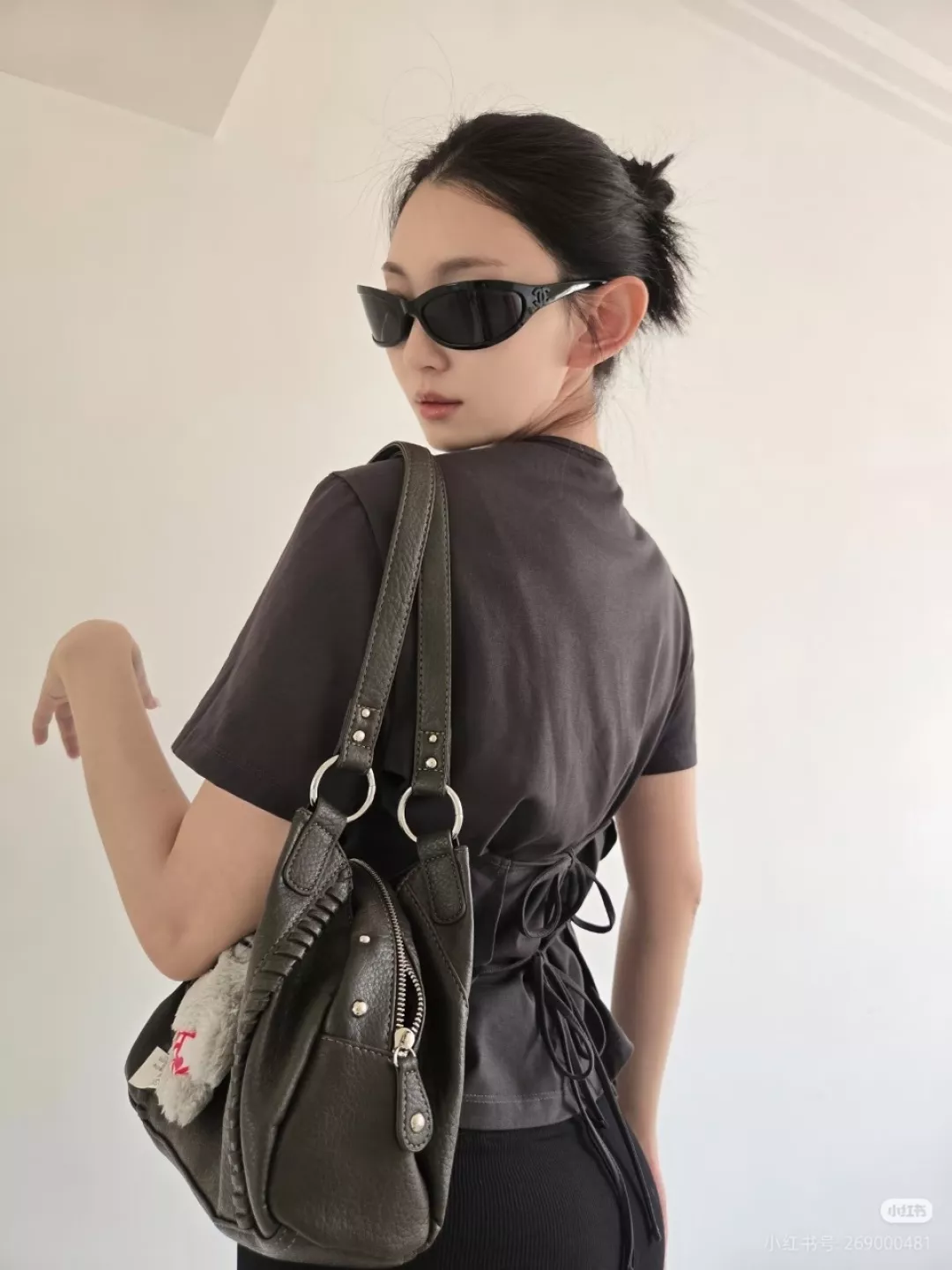 샤넬 미래적인 실루엣의 와이드 선글라스 상세 이미지 93