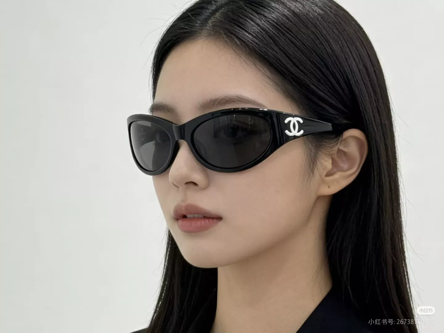 샤넬 미래적인 실루엣의 와이드 선글라스 상세 이미지 92