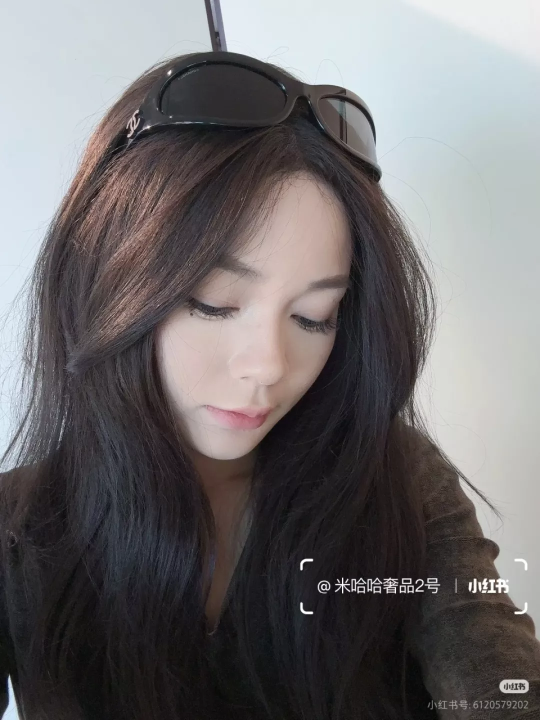 샤넬 미래적인 실루엣의 와이드 선글라스 상세 이미지 104