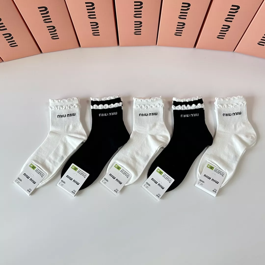미우미우 로고 포인트 중장목 삭스 상세 이미지 1