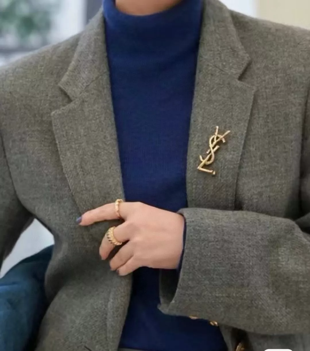 입생로랑 클래식 로고 포인트 장식 핀 상세 이미지 3
