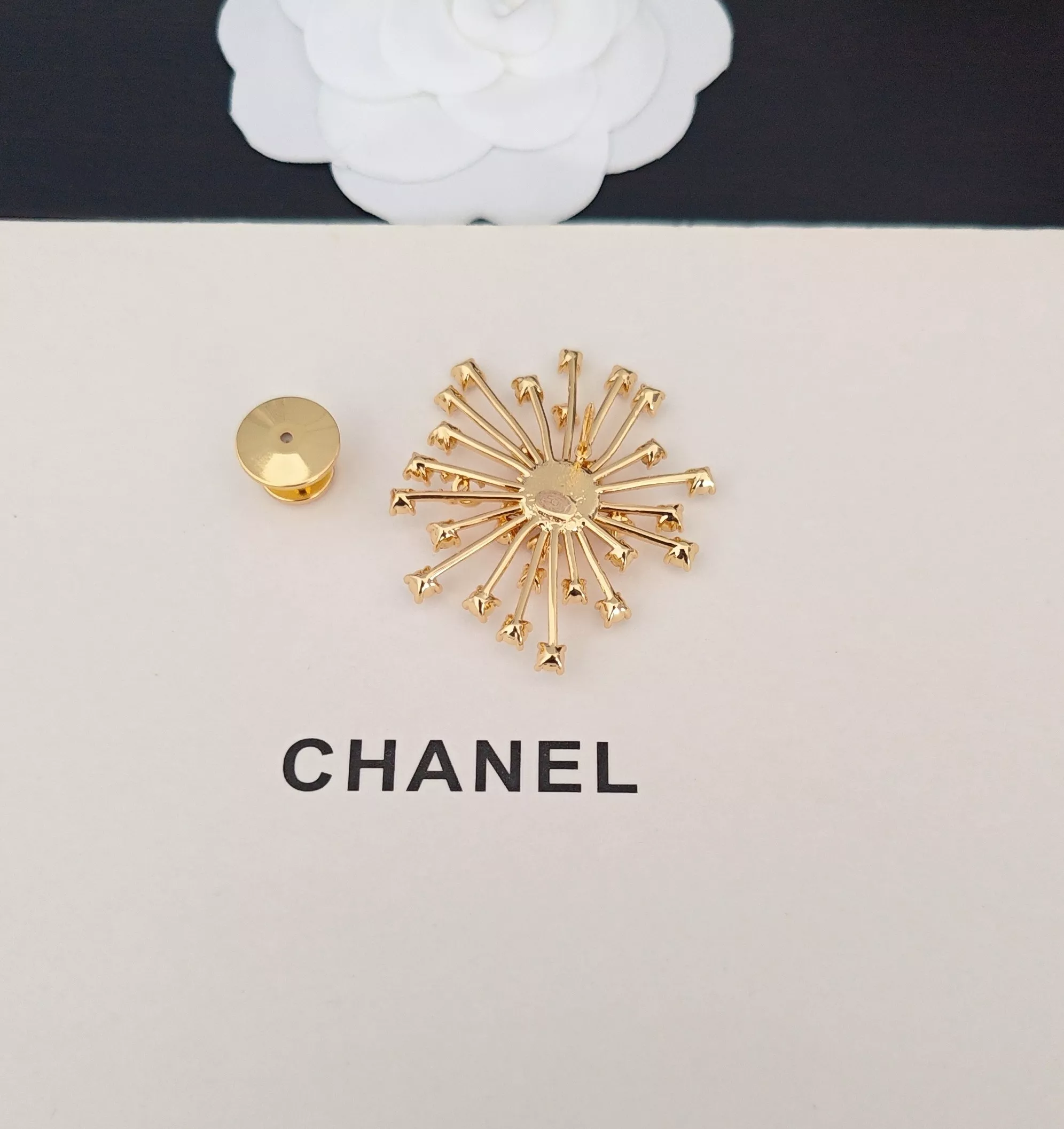 샤넬 화이트 플라워 모티브 브로치 상세 이미지 5