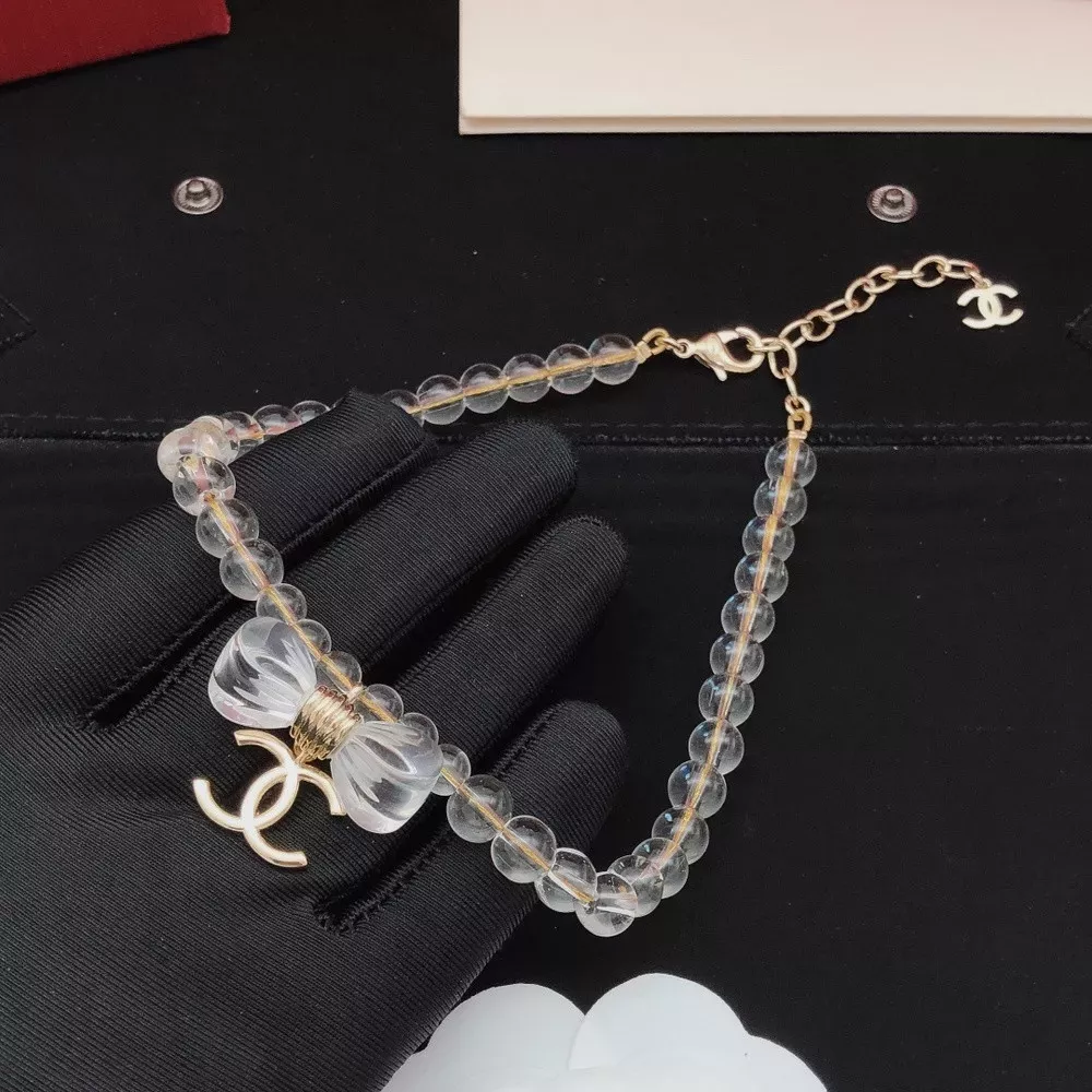 샤넬 투명 진주 리본 장식 목 장식