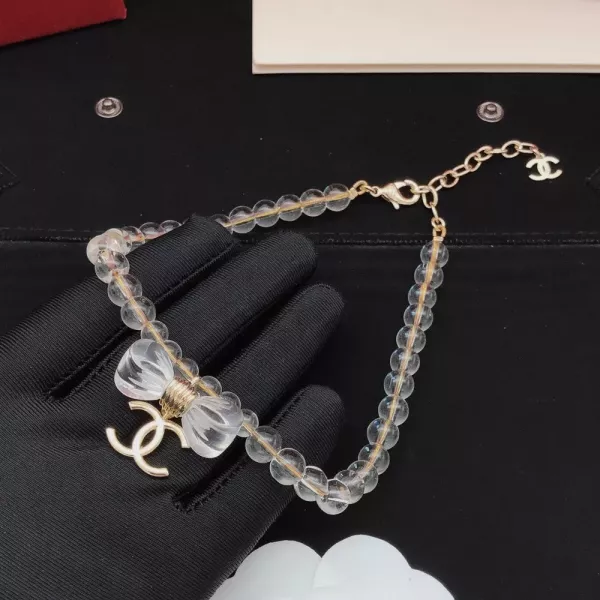샤넬 투명 진주 리본 장식 목 장식