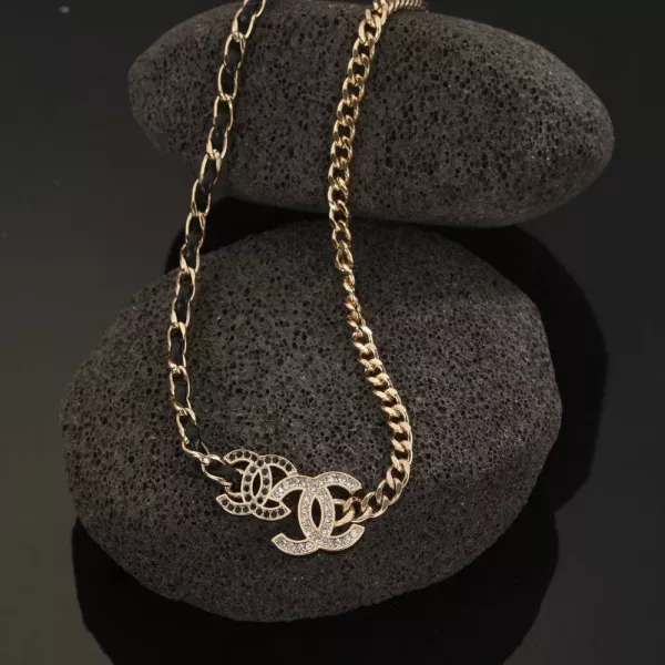 샤넬 블랙 가죽 체인 로고 네크리스