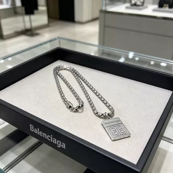발렌시아가 로고 포인트 체인 주얼리