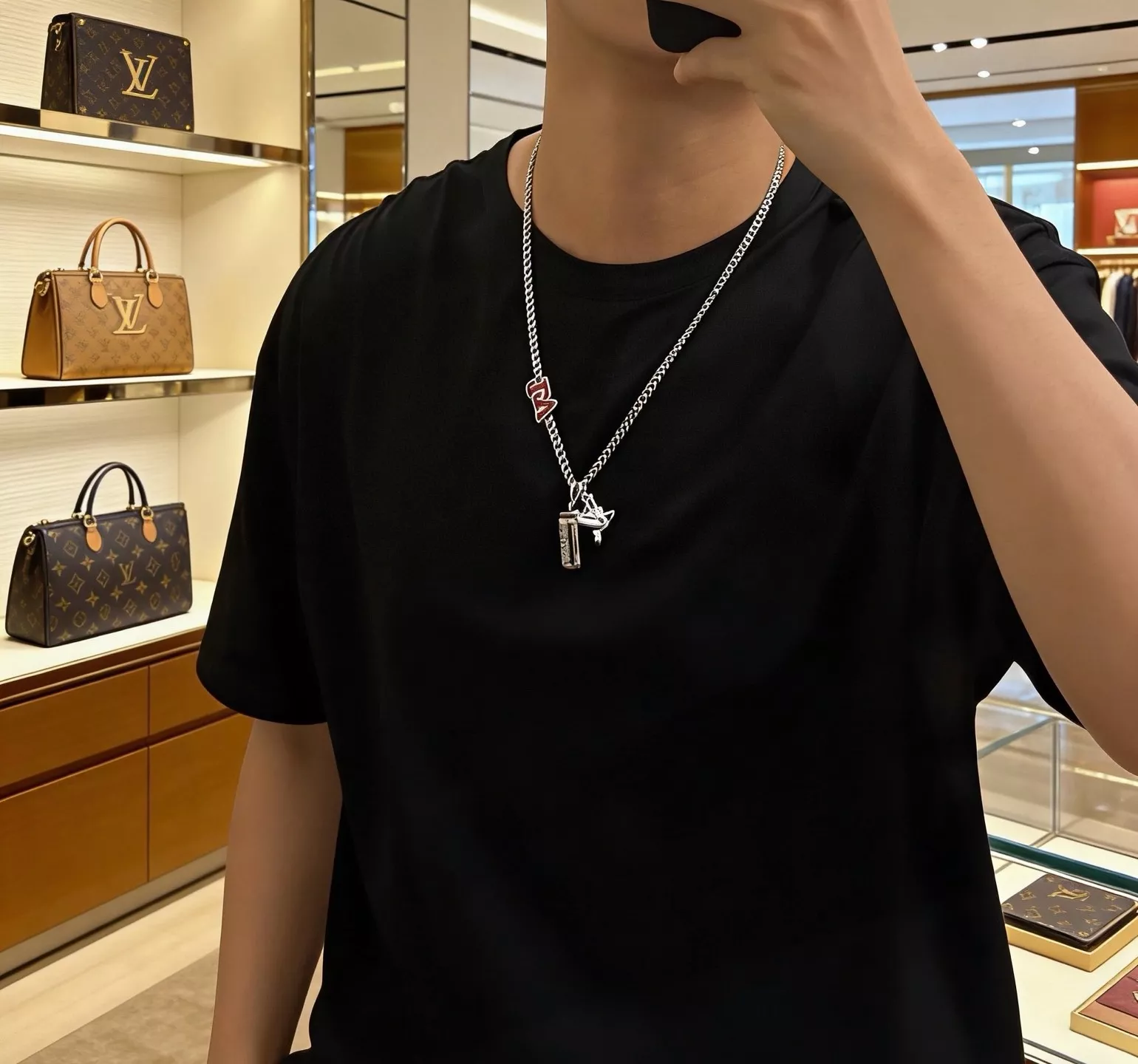 루이비통 빈티지 무드 체인 액세서리 상세 이미지 3