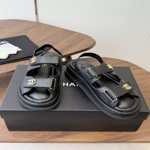 샤넬 벨크로 디테일 비치 샌들
